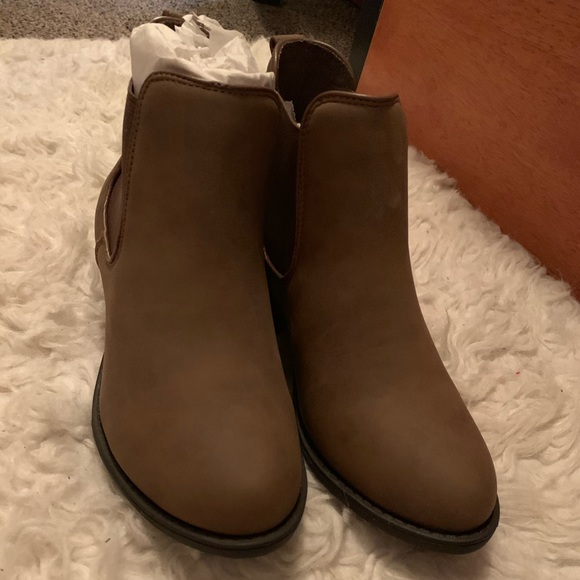 Morgan Rust Distressed Chelsea Boots - Picture 3 of 6